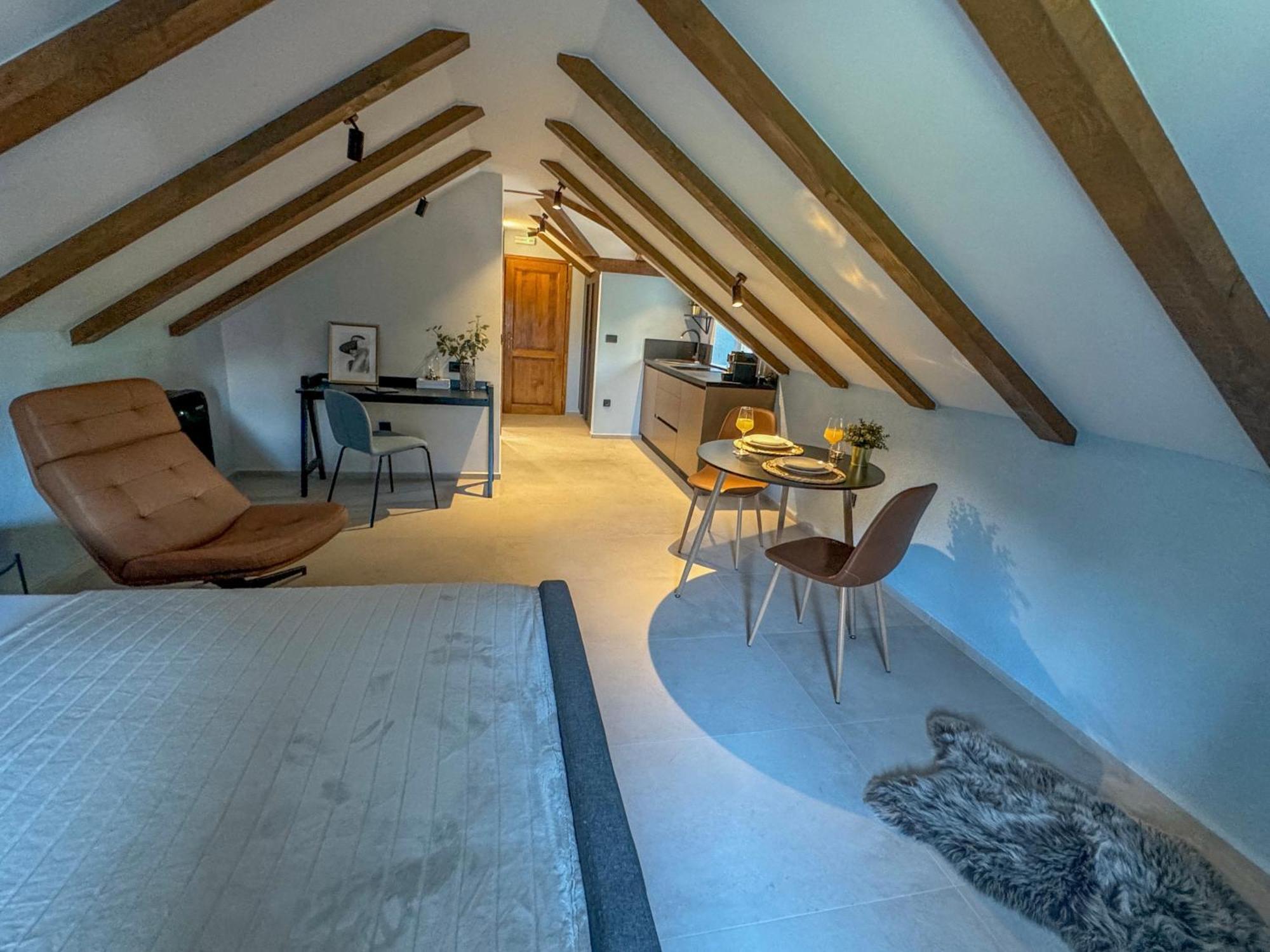 Blue Charm Apartment *